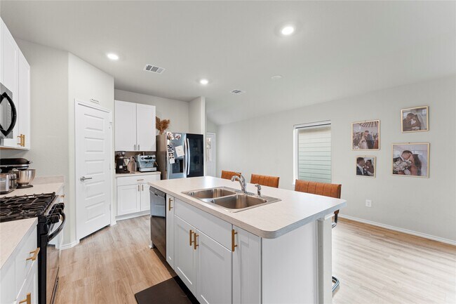 Building Photo - 2034 Brixham Bluff Ln