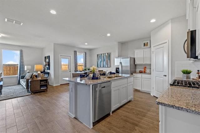 Building Photo - 8520 Little Acorn Dr