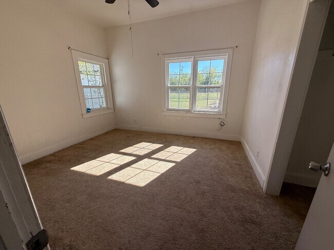 Building Photo - 105 S Magnolia St