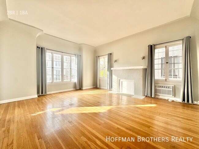 Primary Photo - 402 N Genesee Ave