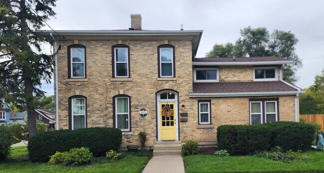 Primary Photo - 403 Cornelia St