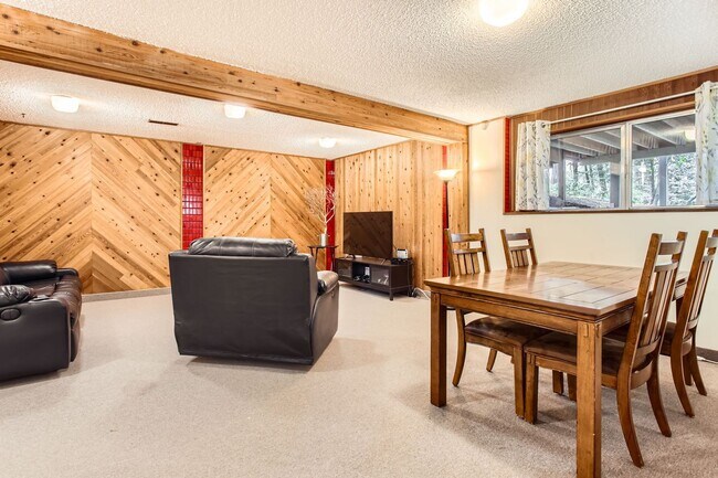Building Photo - Single Family Home in West Linn with a Won...