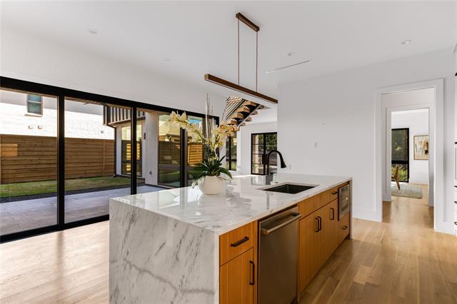 Building Photo - 7733 Lovers Ln