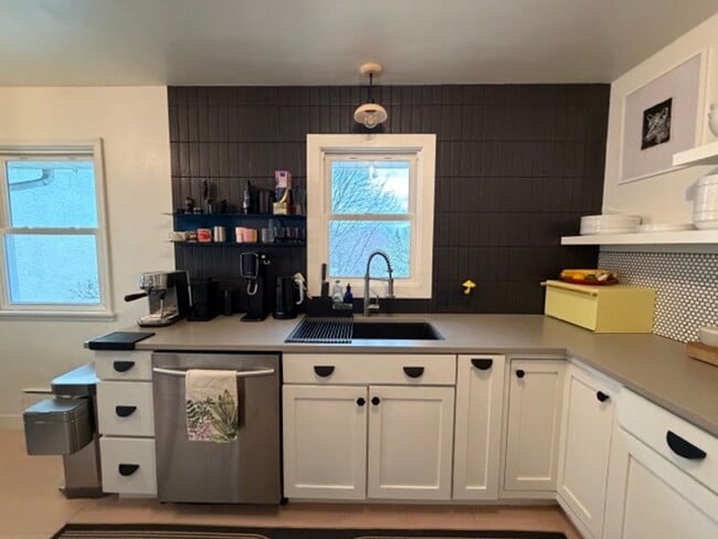 Building Photo - Stylishly Updated 4BR Home in the Heart of Northeast Minneapolis!