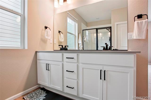 Building Photo - 4140 Lake St