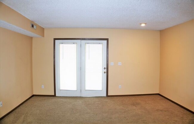 Building Photo - $1,025 | 2 Bedroom, 1 Bathroom 2nd Floor C...