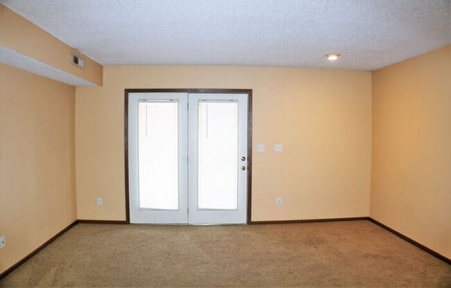 Building Photo - $1,150 | 2 Bedroom, 1 Bathroom 2nd Floor Condo | NO Pets | Available for August 1st, 2026 Move in!