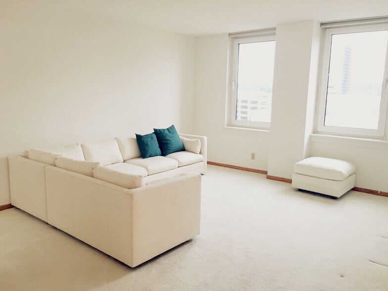 living room - 220 S Broadway