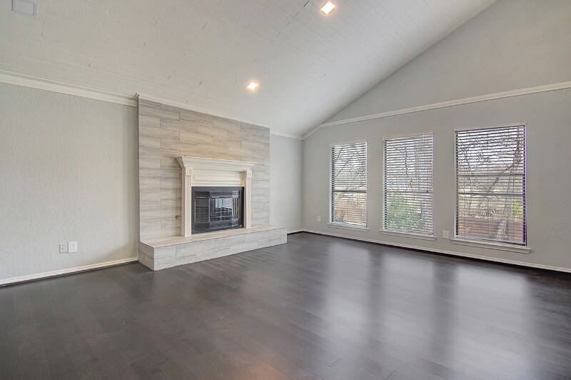 Building Photo - 3333 Creekbend Dr