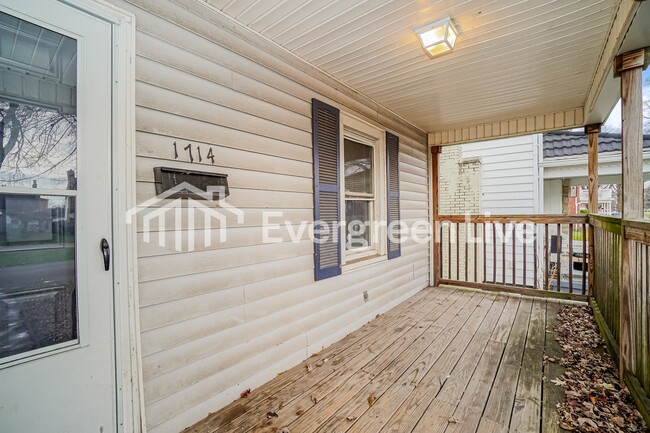 Building Photo - 1714 Bide A Wee Park Ave