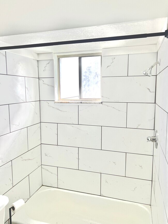 Building Photo - 1965 Vaughn St