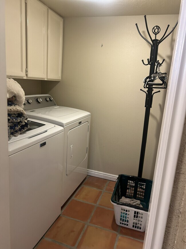 Building Photo - 1094 Gravel Hills Dr