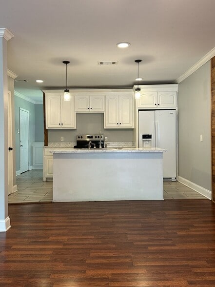 Building Photo - 4171 Plaza St