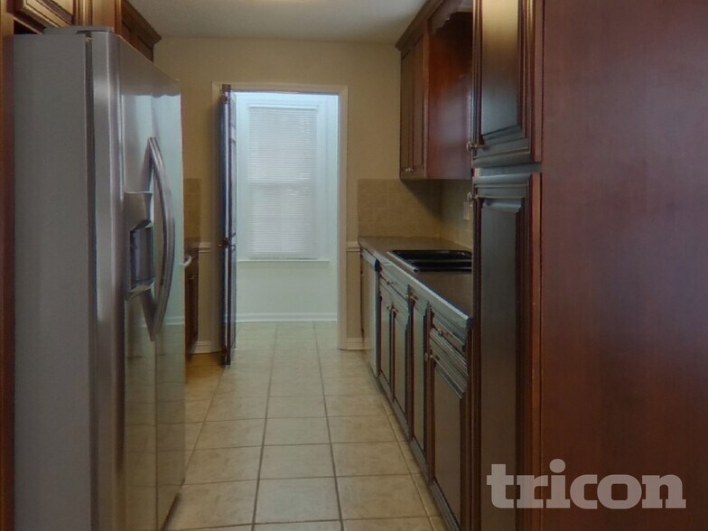 Building Photo - 4901 Farmview Dr