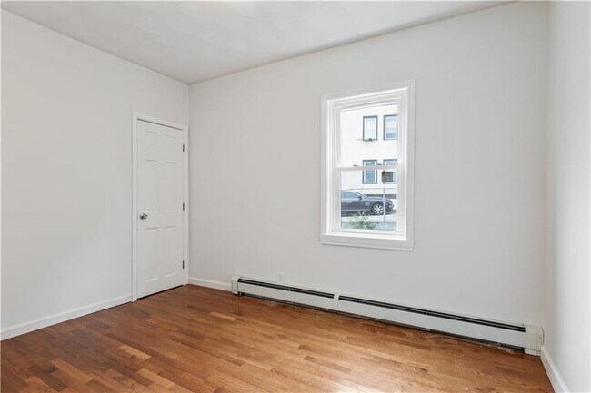 Building Photo - 418-418 Admiral St