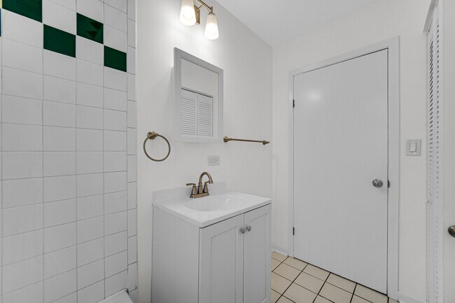 Building Photo - 2 Bedroom 1 Bathroom House for Rent!