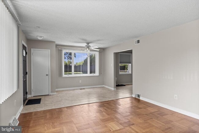 Building Photo - 109 Avaleen Pl