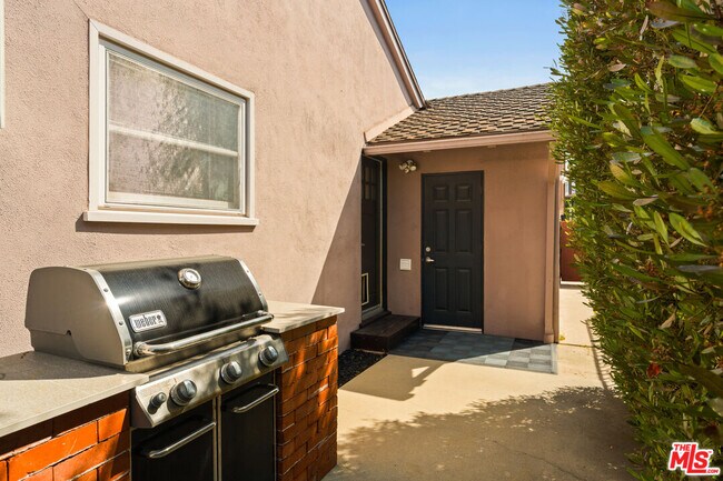 Building Photo - 6213 S Corning Ave