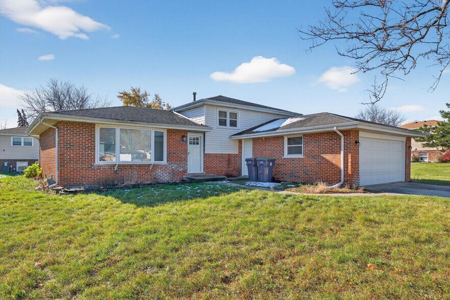 Building Photo - 6113 Spring Ln