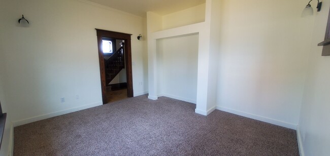 Building Photo - Pre-leasing August - 4bd/2ba