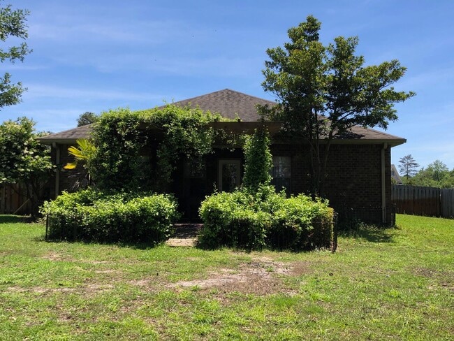 Building Photo - 554 Camellia Ct