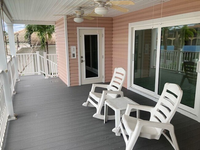 Building Photo - Family Friendly water front 3 Bedroom 3 bath Home with dock & lift -unfurnished-Available NOW