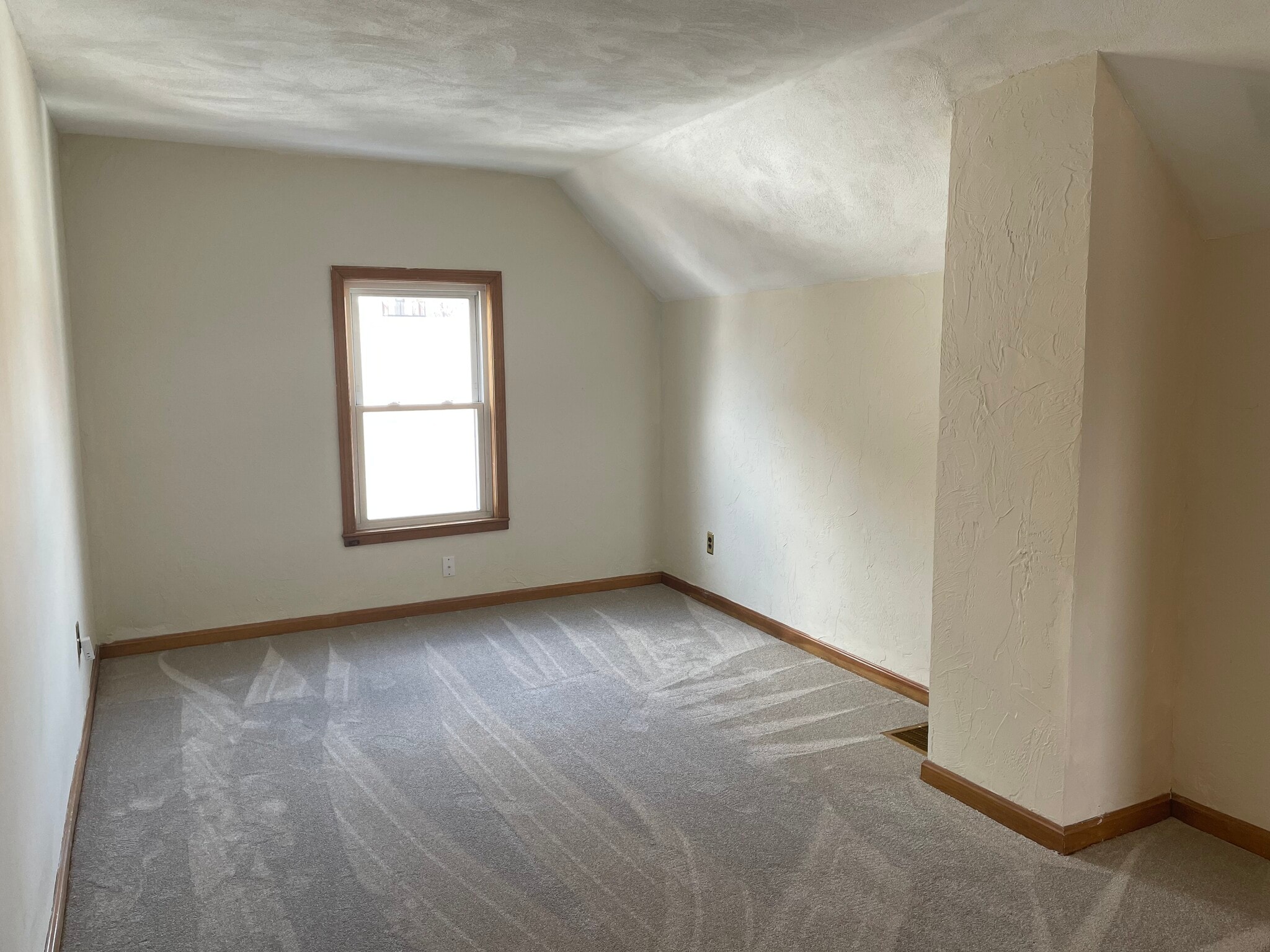 Building Photo - 27 Webster Pl