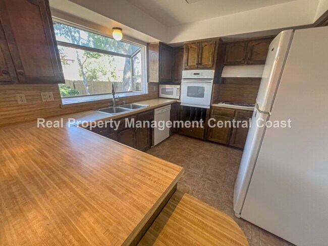 Building Photo - AVAILABLE NOW - Nice Home Near Laguna Lake...