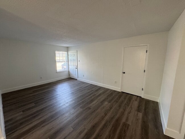 Building Photo - 2309 Manson Ave
