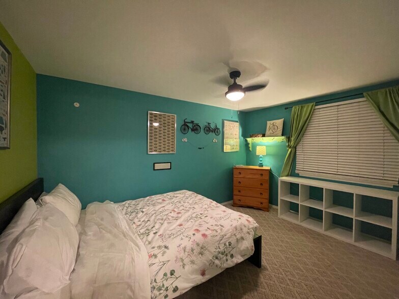 Building Photo - 2863 Foster Ave