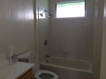 Building Photo - Nuuanu Home - 5 bedrooms, 2 baths House w/carport - Avail 1/5/2026