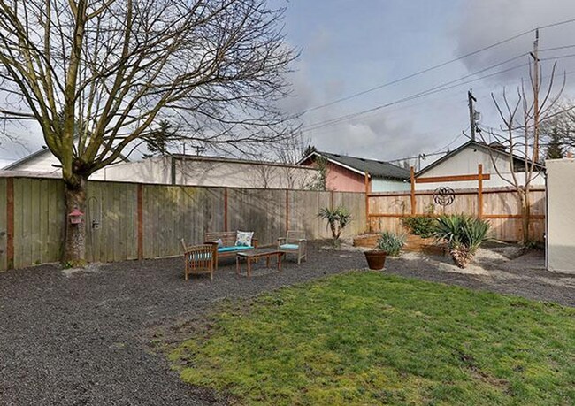 Building Photo - Charming 1926 Vintage 2 Bedroom 1 Bathroom...
