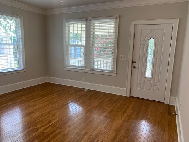 Building Photo - Beautiful Two Story Duplex in Historic Dilworth!