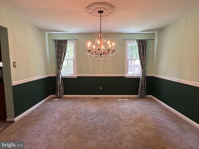 Building Photo - 2026 Admiral Dr