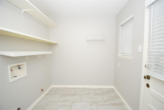 Building Photo - 10038 Briarwild Ln