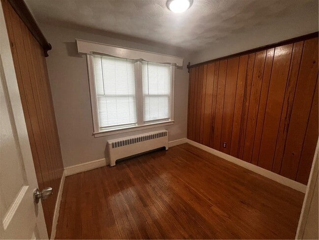 Building Photo - 25 Hymer St