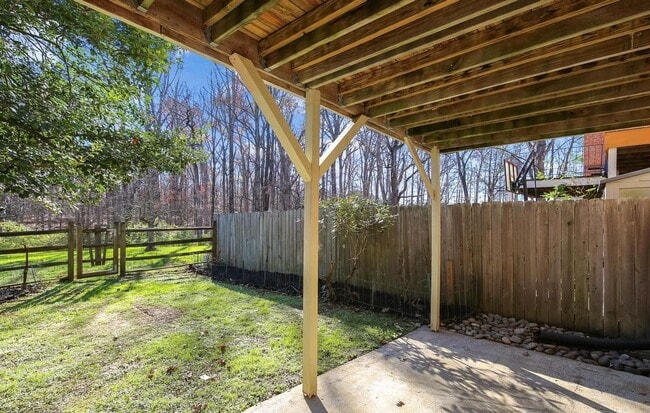 Building Photo - Fabulous 3BR/3.5BA Potomac Townhome, in In...