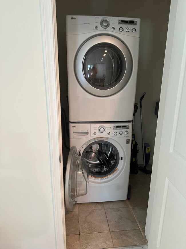 Building Photo - 175 Kendall Ave