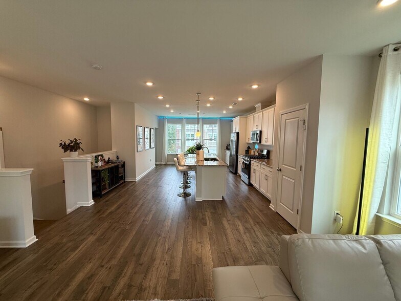 Building Photo - 1228 Commack Dr