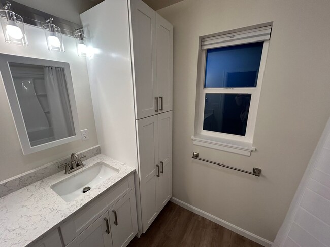 Building Photo - New build Beautiful 3bd, 2bath House in North Tacoma!