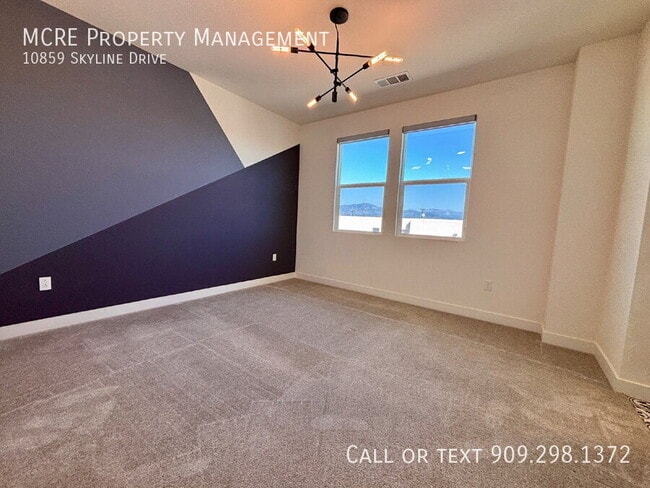 Building Photo - 10859 Skyline Dr