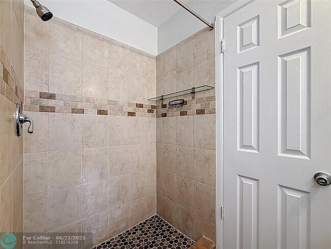 Building Photo - 4421 Poinciana St