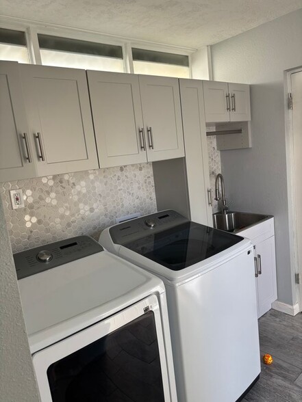 Building Photo - 304 53rd St W