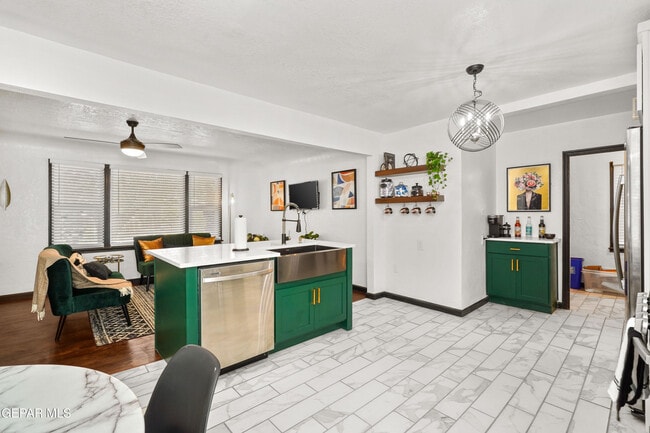 Building Photo - 614 Loretto Rd