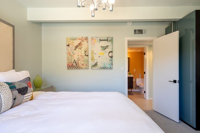 Building Photo - Luxury Mid Century Oasis in Palm Springs (Monthly Only - No Long Term)