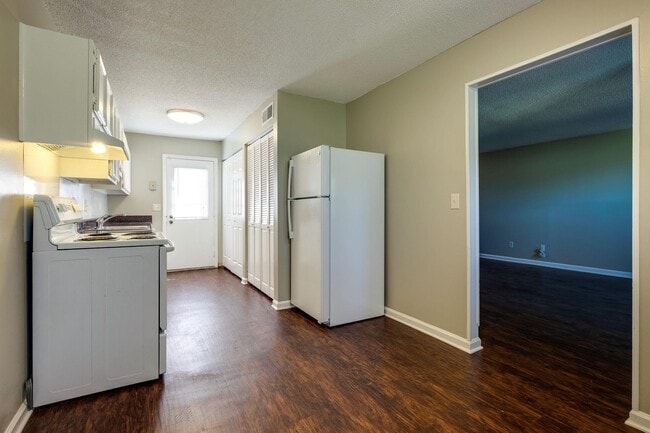 Building Photo - 1301 Neelys Bend Rd