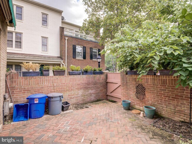 Building Photo - 4354 Westover Pl NW