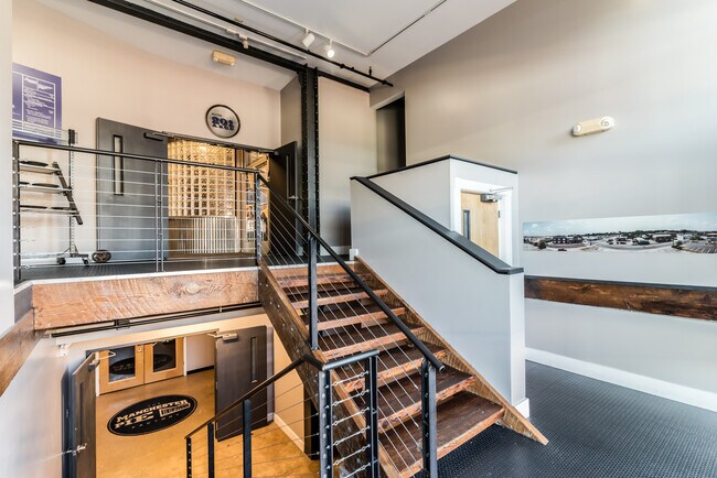 Building Photo - 612 Hull St