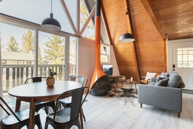 Building Photo - Fully Furnished Modern Mountain Cabin in Wrightwood 2 bedroom 1 bath