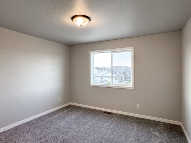Building Photo - 1105 Jill Dr W